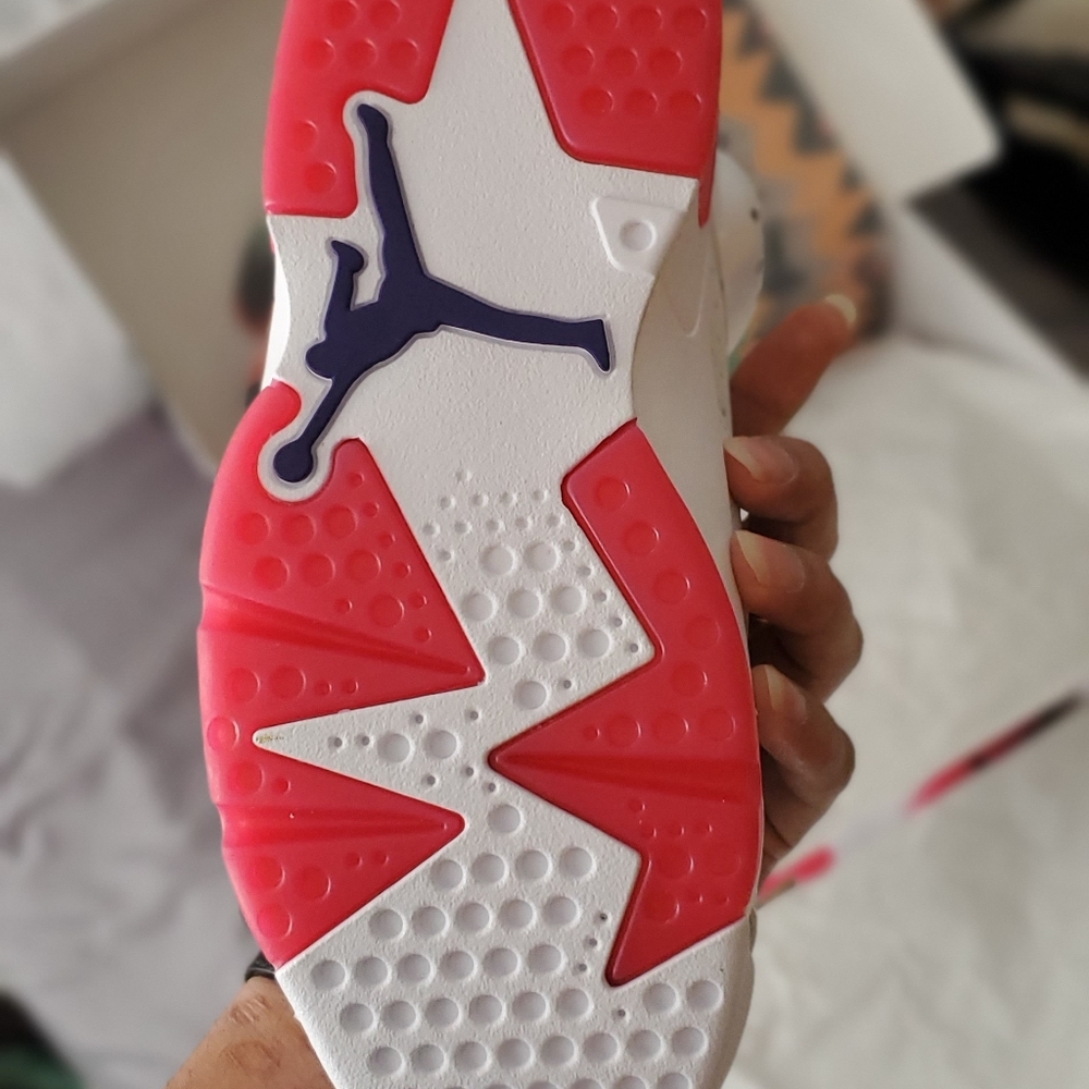 Shoes - Picture 7 of 8